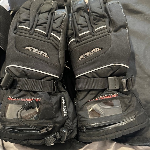 FLY Ignitor Heated Gloves - Picture 2 of 3